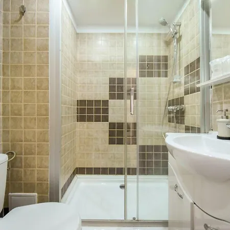 Downtown Oasis: With Cozy Charm Apartment Bucharest