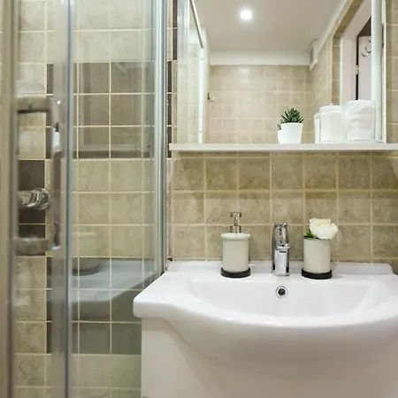 Apartment Downtown Oasis: With Cozy Charm Bucharest