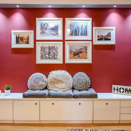 Downtown Oasis: With Cozy Charm Apartment Bucharest