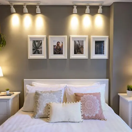 Daire Downtown Oasis: With Cozy Charm