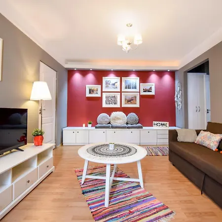 Downtown Oasis: With Cozy Charm Bükreş