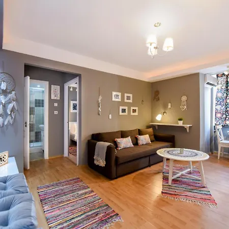 Downtown Oasis: With Cozy Charm Apartament *